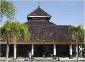 3 Ciri-Ciri Bangunan Masjid Kuno di Indonesia ~ Ruana Sagita